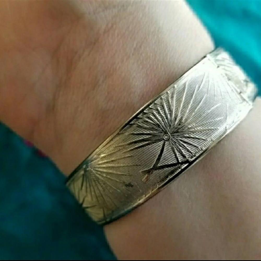 Relisted -vintage botanical etched bracelet clamper hinged - Picture 3 of 8